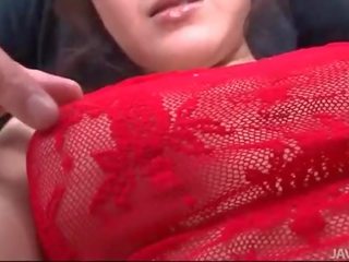 Rui natsukawa en rouge lingerie utilisé par trois copains