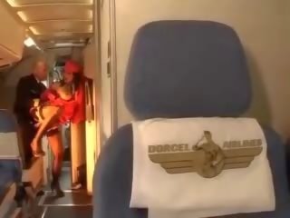 Gorące do trot stewardessa przejazdy za phallus wewnątrz zarówno dziury