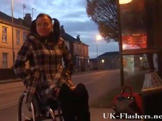 Disabled leah rozmar blikajúce pička v verejnosť
