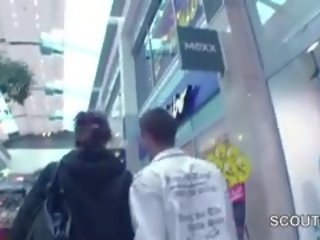 Mladý české násťročné fucked v mall pre peniaze podľa 2 nemecké youngsters
