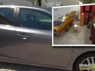 Roadside - sensational tjock latina fucks bil mechanic för discount
