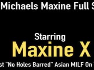 Galet asiatiskapojke momen maxinex har motorhuv över huvud en stor johnson i henne pussy&excl;