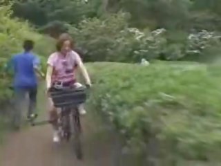Japonesa damisela masturbado mientras cabalgando un specially modified xxx película bike!