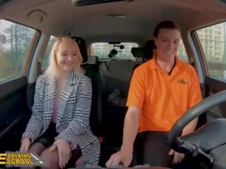 Фалшив driving училище блондинки мерилин захар в черни чорапогащи x номинално филм в кола